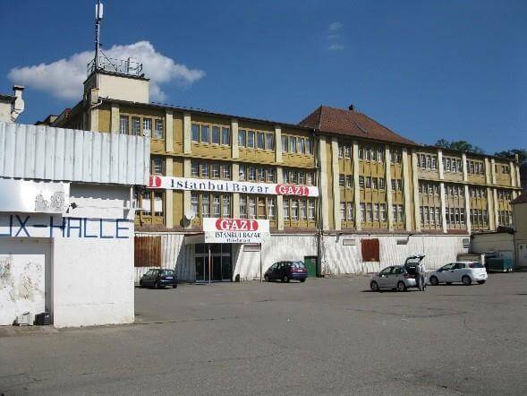 Historisches Gebäude der ehemaligen Gerberei in Backnang, Baden-Württemberg, mit charakteristischer Architektur und Umfeld.