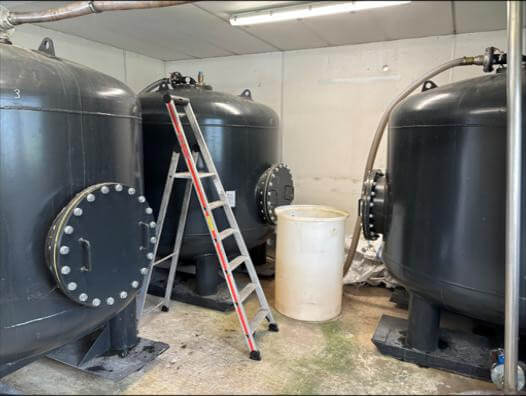 Auf dem Bild ist eine Grundwassersanierungsanlage am Werkstandort eines metallverarbeitenden Betriebs in Baden-Württemberg z