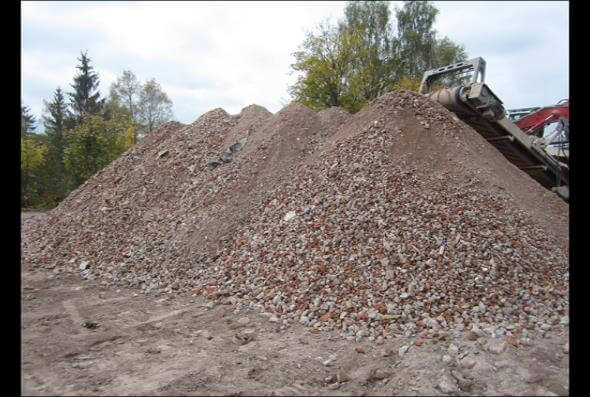 Rückbau des ehemaligen Krankenhauses in St. Georgen, Baustelle mit Abbrucharbeiten und schwerem Gerät.