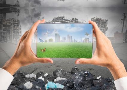 Abfallmanagement-Anlage in Mesaieed, Katar, mit modernen Recyclinganlagen und Abfallbehältern.